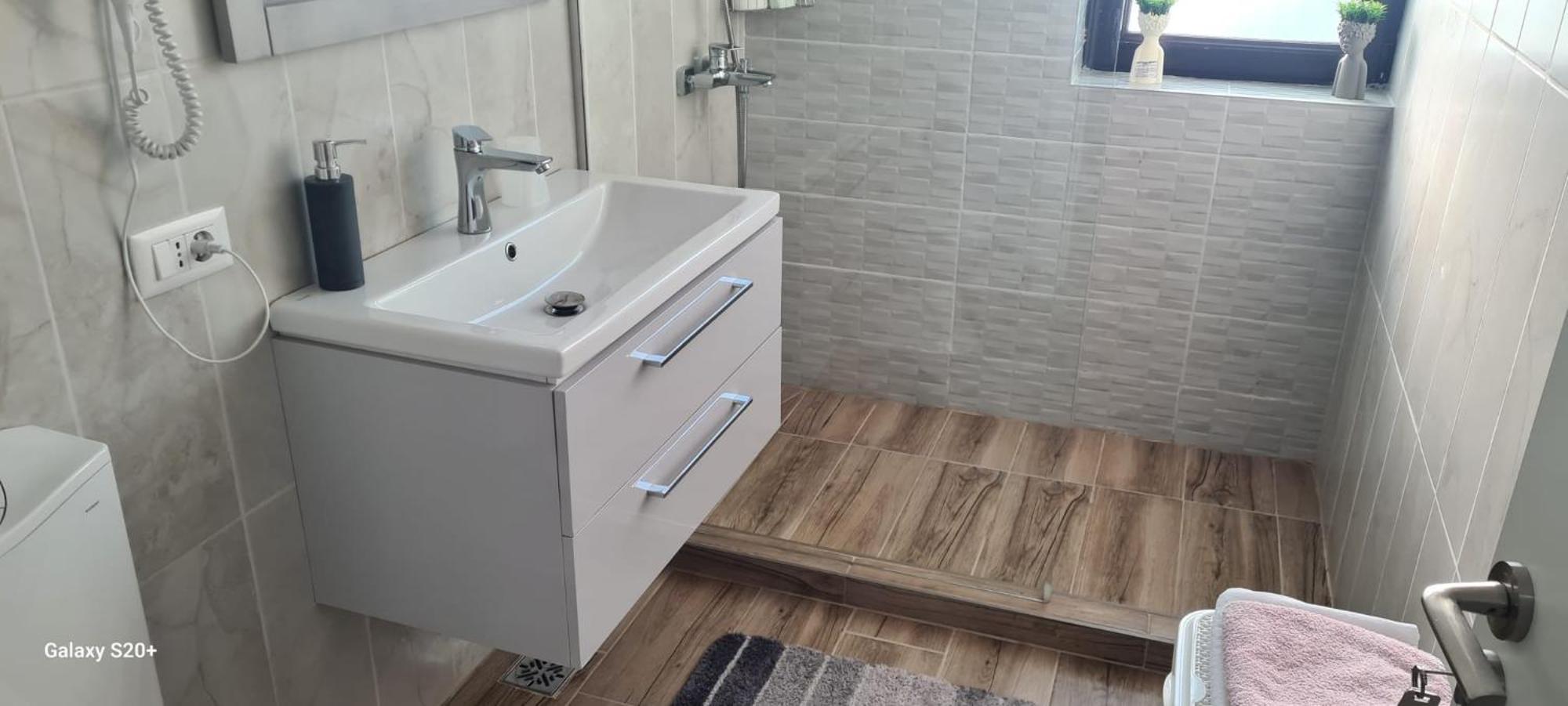 Apartament Lucian Apartment Ramnicu Valcea Ngoại thất bức ảnh