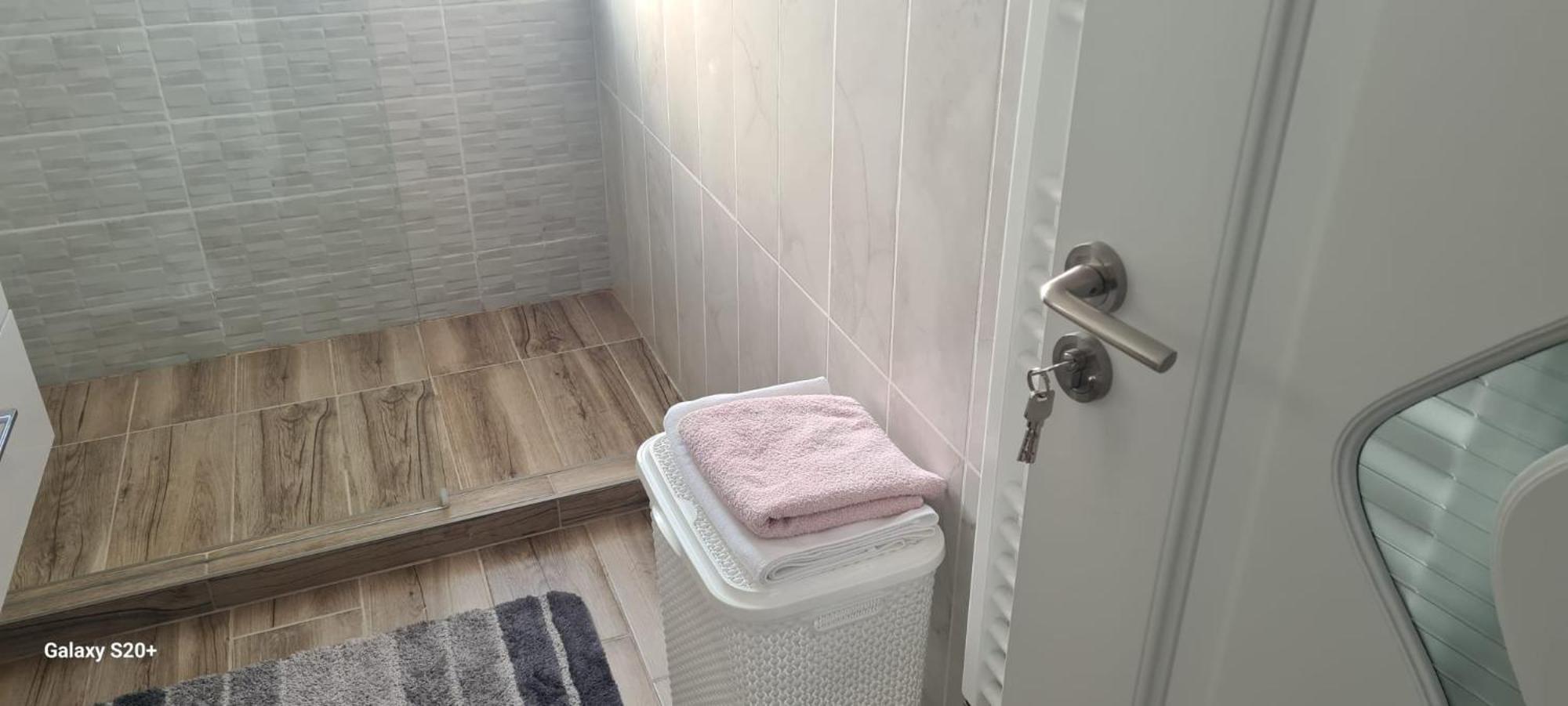 Apartament Lucian Apartment Ramnicu Valcea Ngoại thất bức ảnh