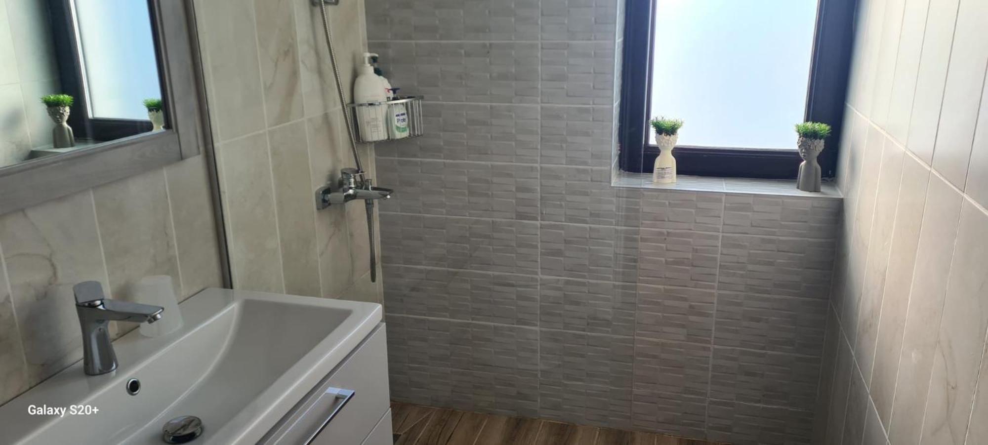 Apartament Lucian Apartment Ramnicu Valcea Ngoại thất bức ảnh